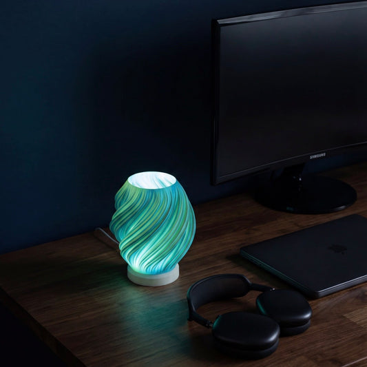 Centauri - lámpara de mesa bicolor, geometría que cobra vida