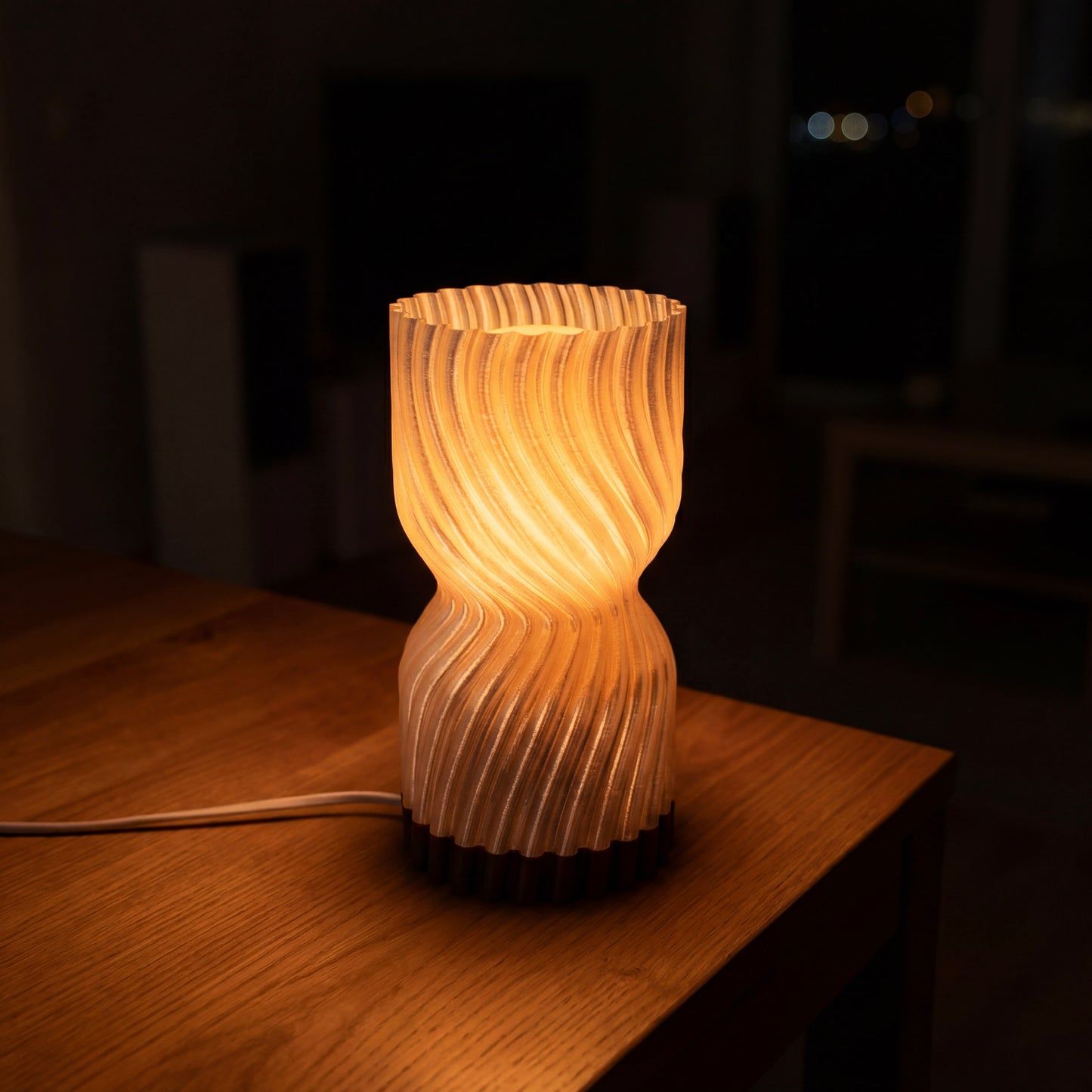 Maia - lámpara de mesa, curvas fluidas y luz envolvente