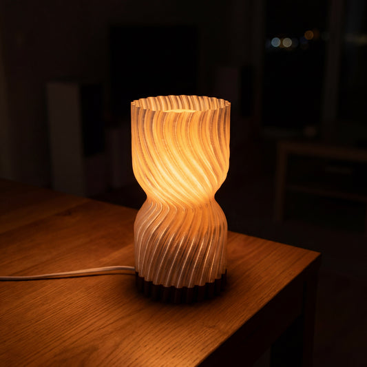 Maia - lámpara de mesa, curvas fluidas y luz envolvente