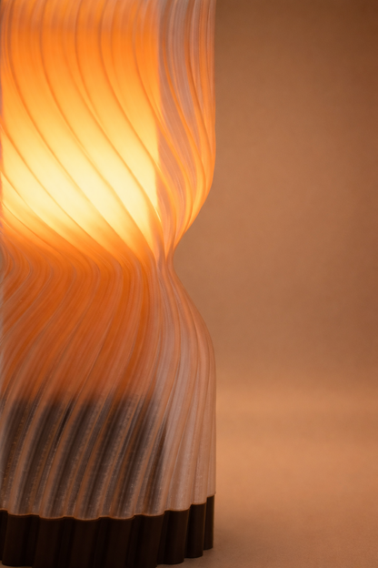 Maia - lámpara de mesa, curvas fluidas y luz envolvente
